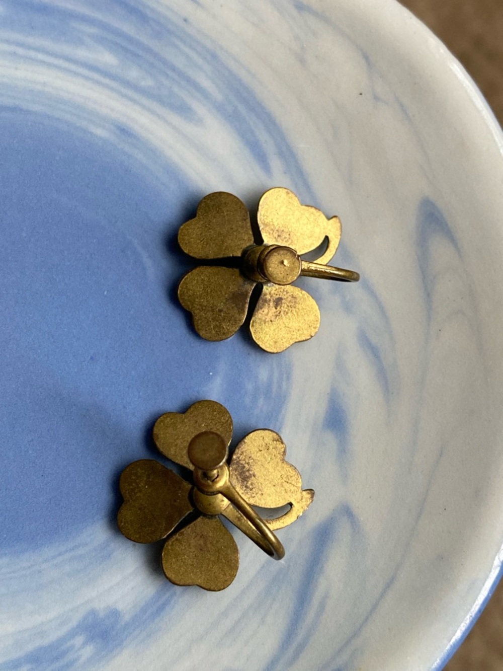 Vintage Shamrock Enamel Clip On Earrings - Picture 2 of 5